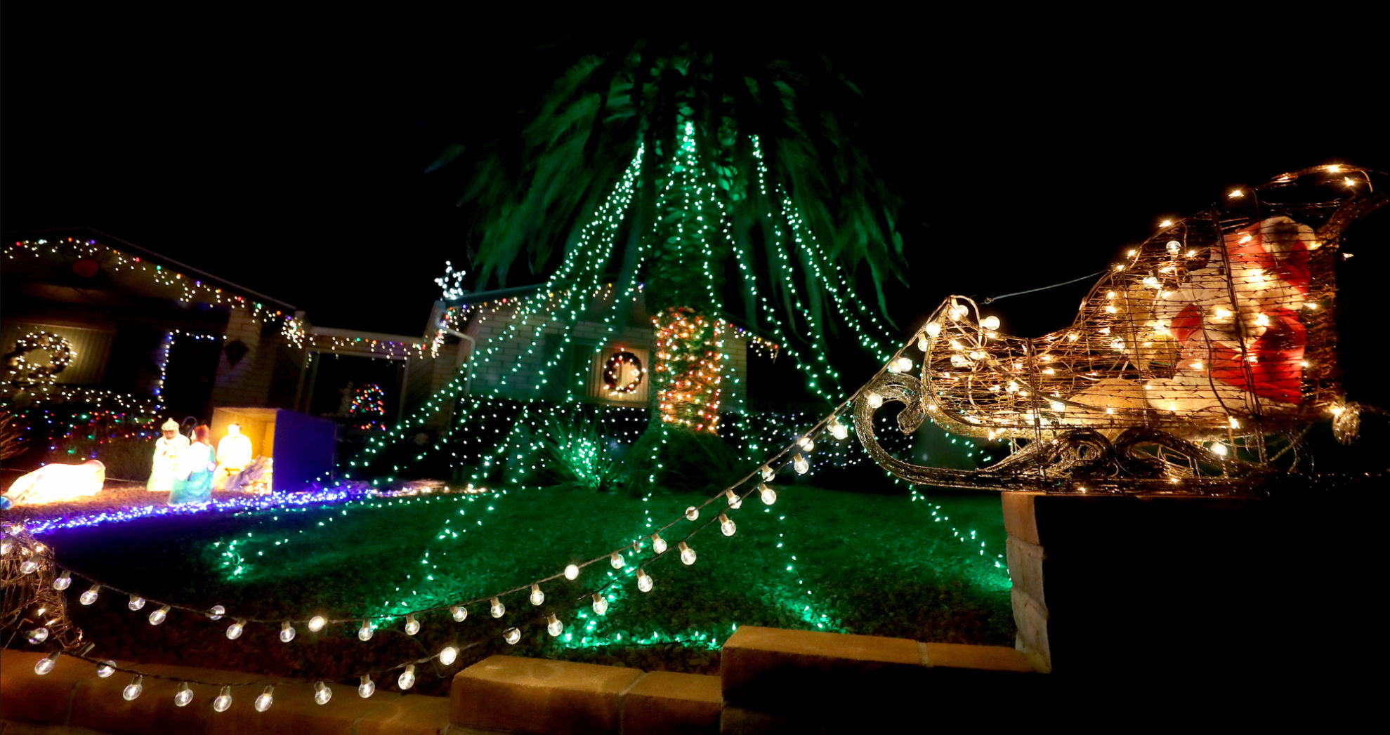 Luces de Navidad en Casas de °Õ³Ü³¦²õó²Ô (LE)